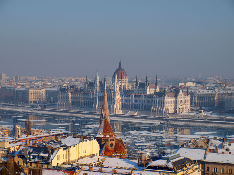 Глазами очевидцев: здание венгерского Парламента. Вид на Дунай